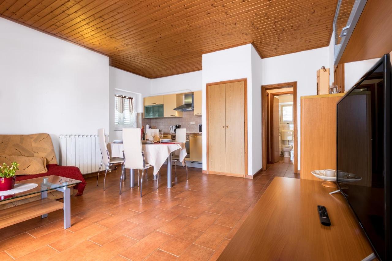 Apartments With A Parking Space Punat, Krk - 20553 Exterior foto
